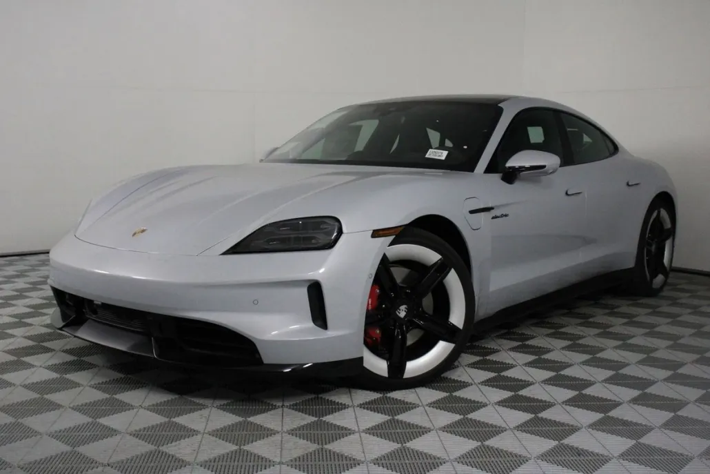 2025 Porsche Taycan 4S photo 1