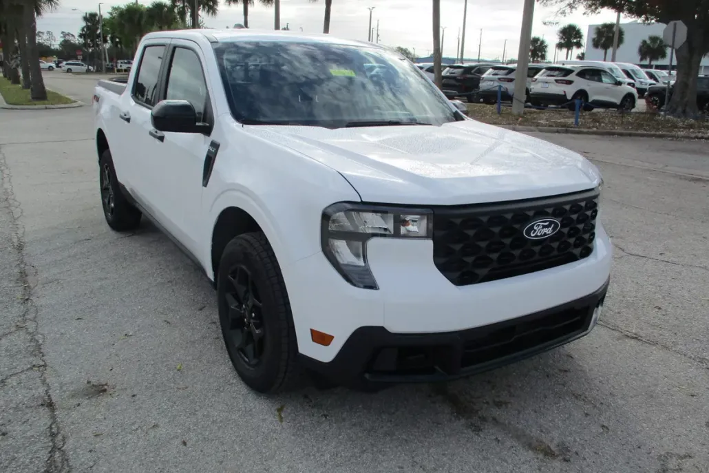 2025 Ford Maverick XLT photo 1