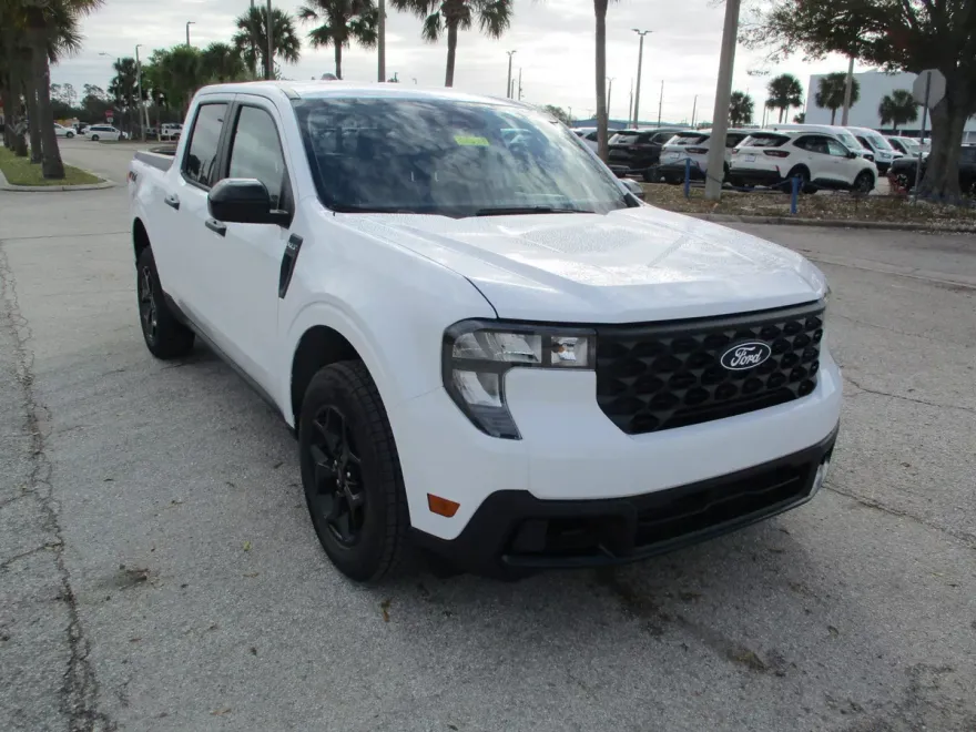 2025 Ford Maverick XLT photo 1
