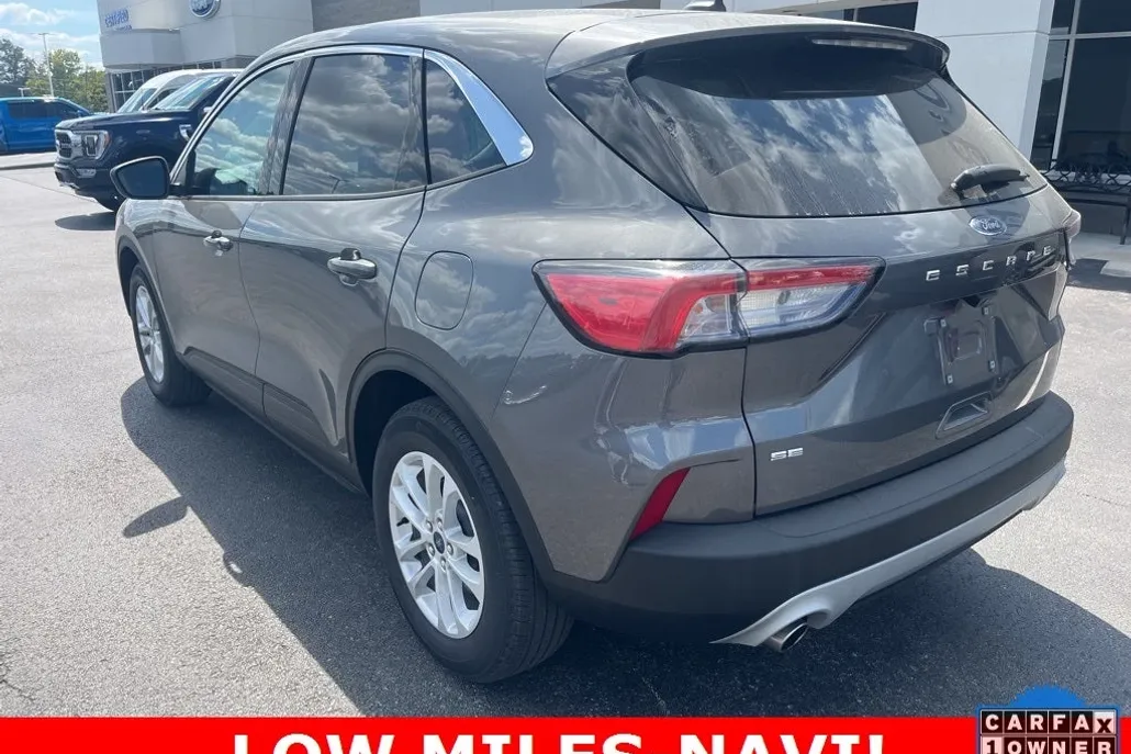 2022 Ford Escape SE photo 1