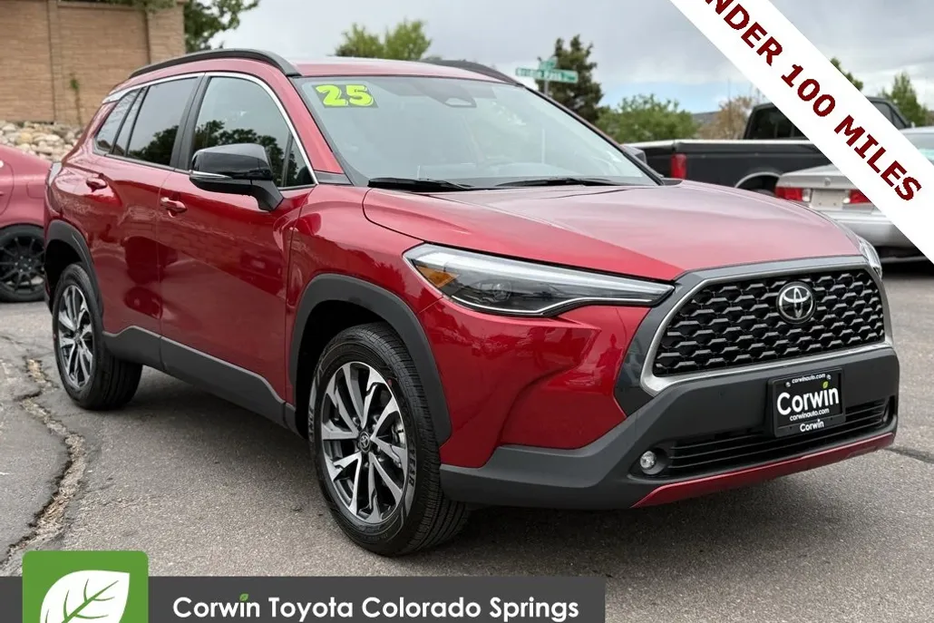 2025 Toyota Corolla Cross XLE photo 1
