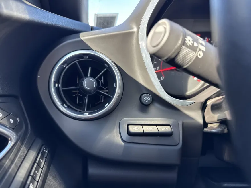 2017 Chevrolet Camaro 2LT photo 1