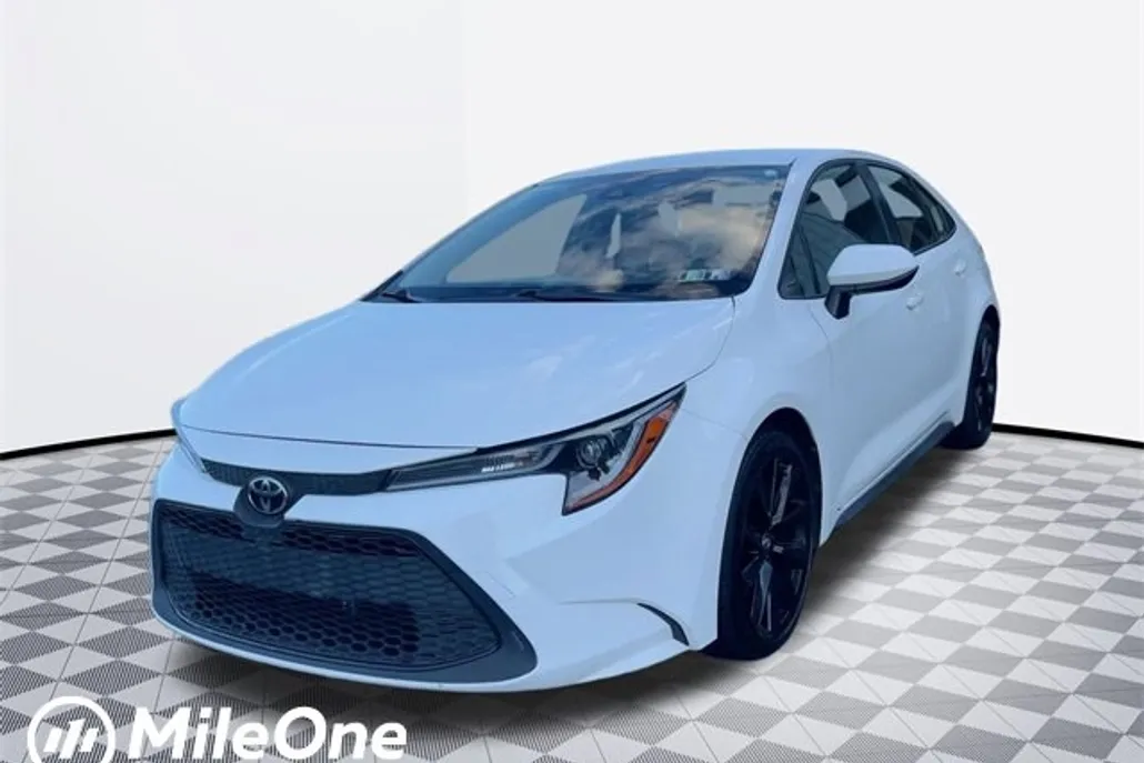 2021 Toyota Corolla LE photo 1