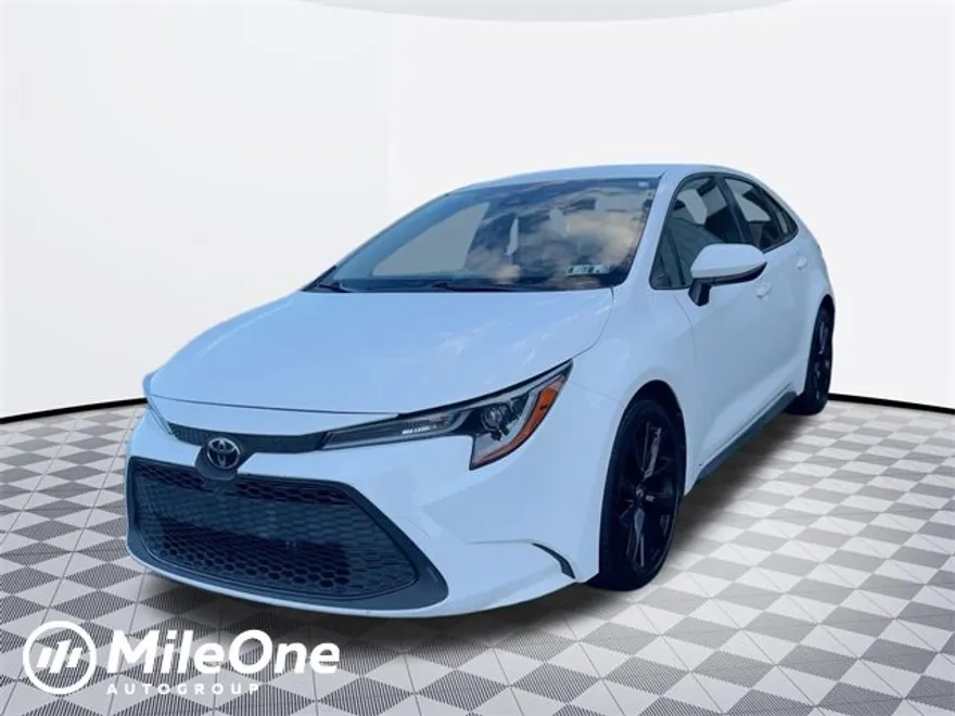 2021 Toyota Corolla LE photo 1