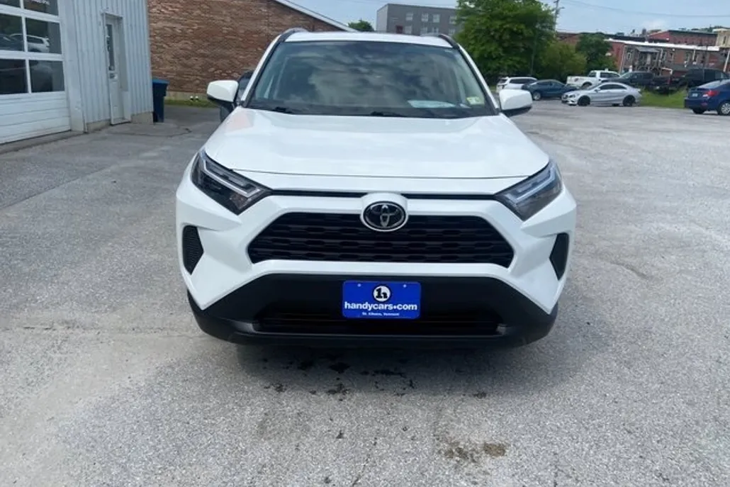 2023 Toyota RAV4 XLE photo 1