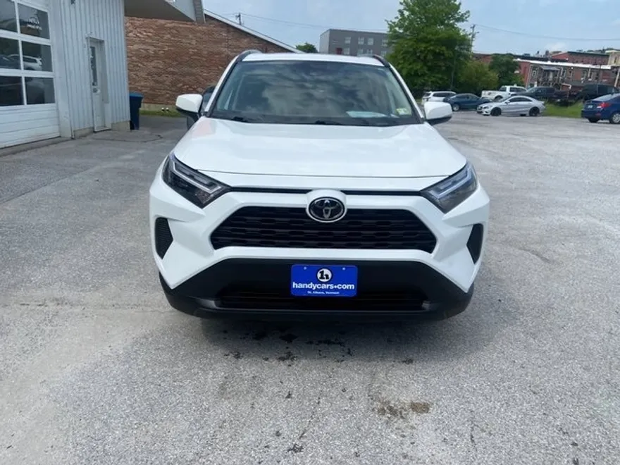 2023 Toyota RAV4 XLE photo 1