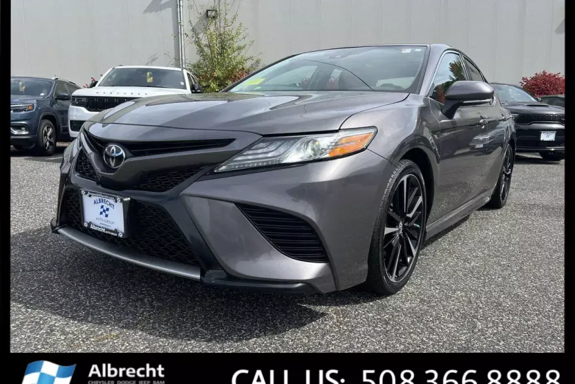 2019 Toyota Camry XSE photo 1