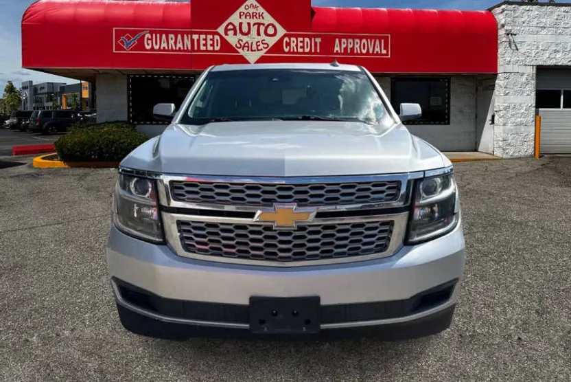 2016 Chevrolet Tahoe LT photo 1