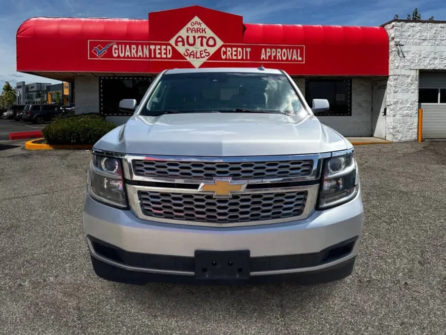 2016 Chevrolet Tahoe LT photo 1