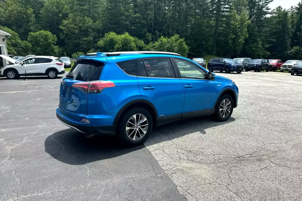 2016 Toyota RAV4 Hybrid XLE photo 1