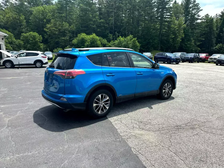 2016 Toyota RAV4 Hybrid XLE photo 1