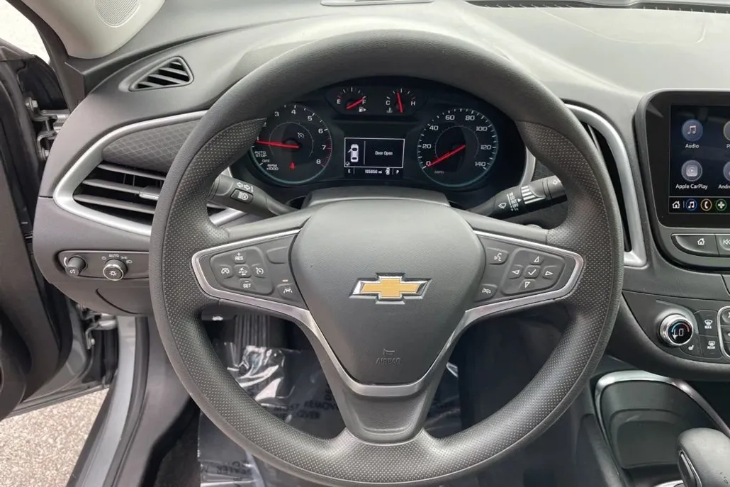 2023 Chevrolet Malibu 1LT photo 1