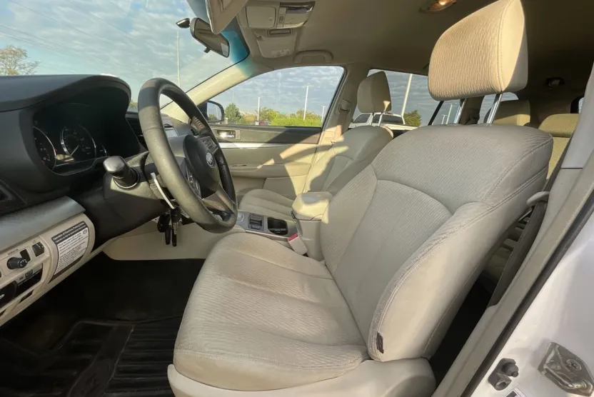 2011 Subaru Outback 2.5i Premium photo 1