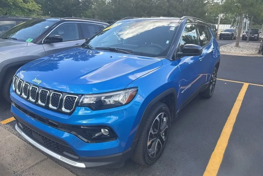 2023 Jeep Compass Limited photo 1