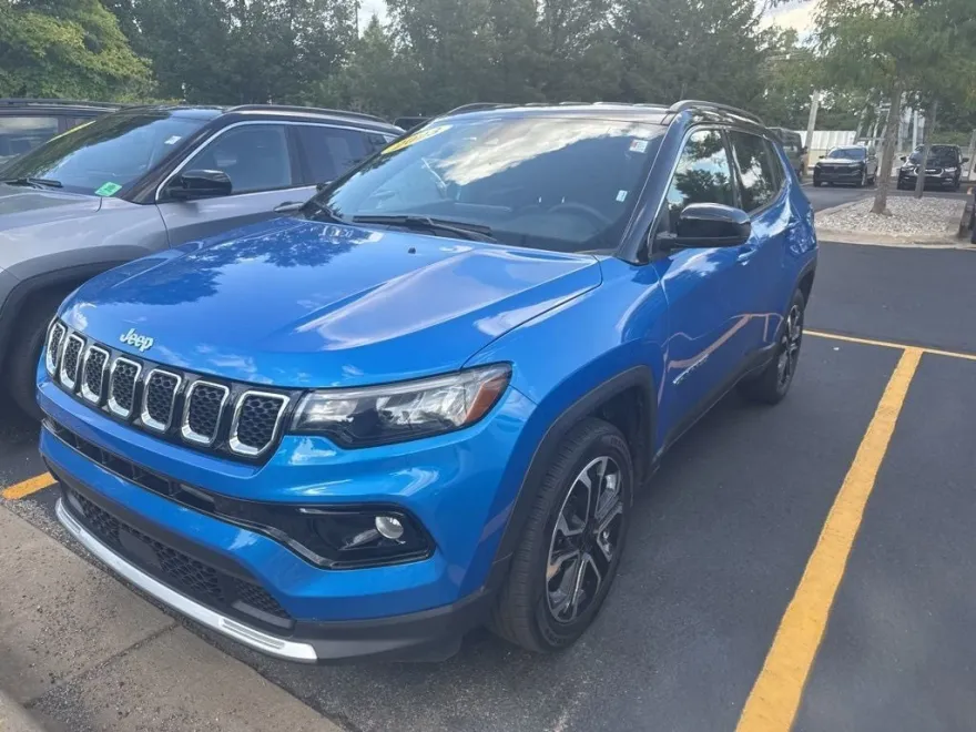 2023 Jeep Compass Limited photo 1