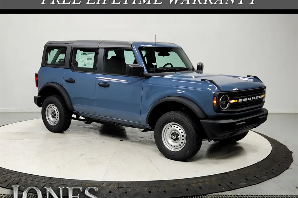2025 Ford Bronco Base photo 1