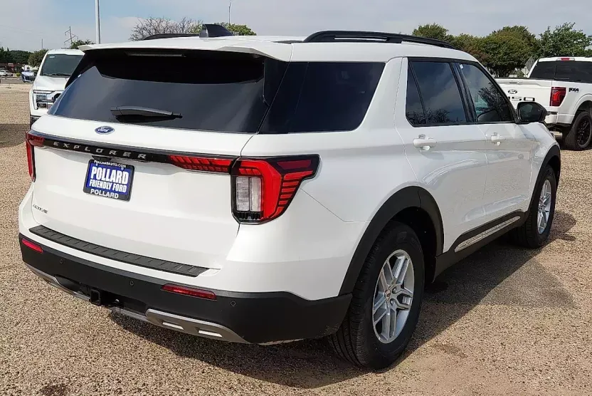 2025 Ford Explorer photo 1