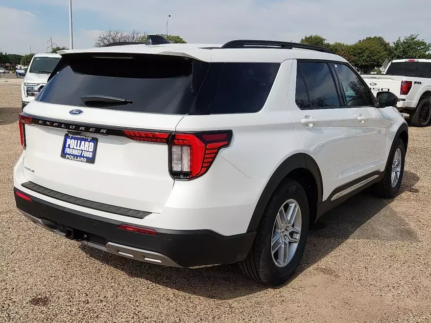 2025 Ford Explorer photo 1