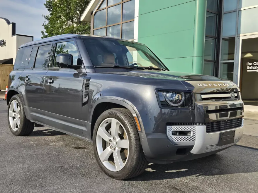 2024 Land Rover Defender 110 SE photo 1