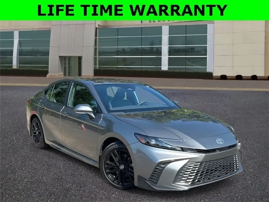 2025 Toyota Camry SE photo 1