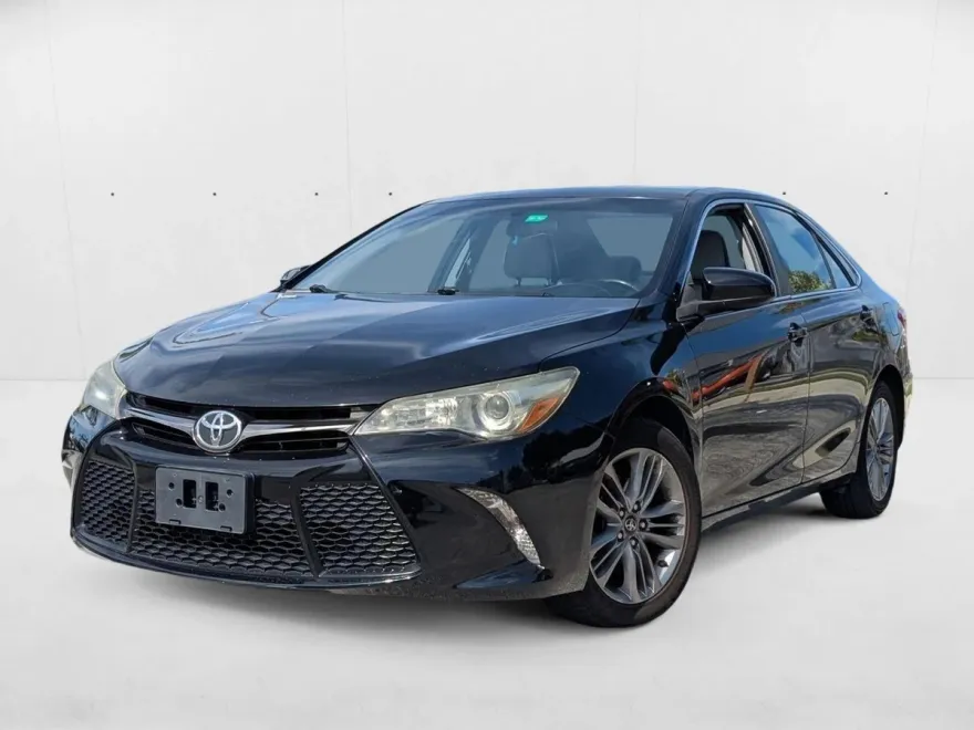 2016 Toyota Camry SE photo 1