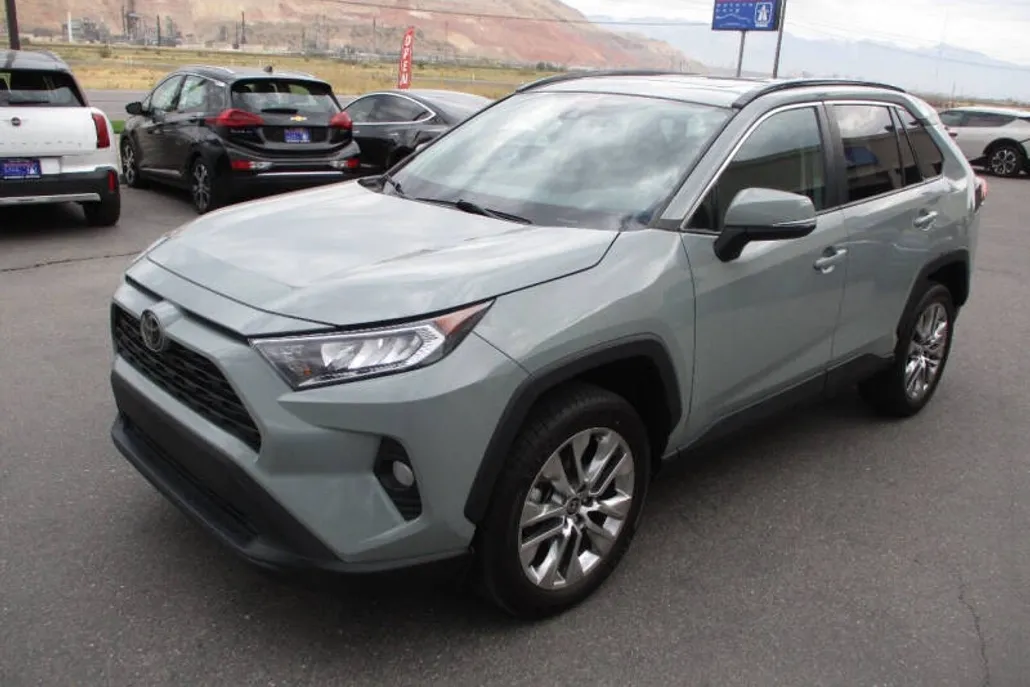 2021 Toyota RAV4 XLE Premium photo 1