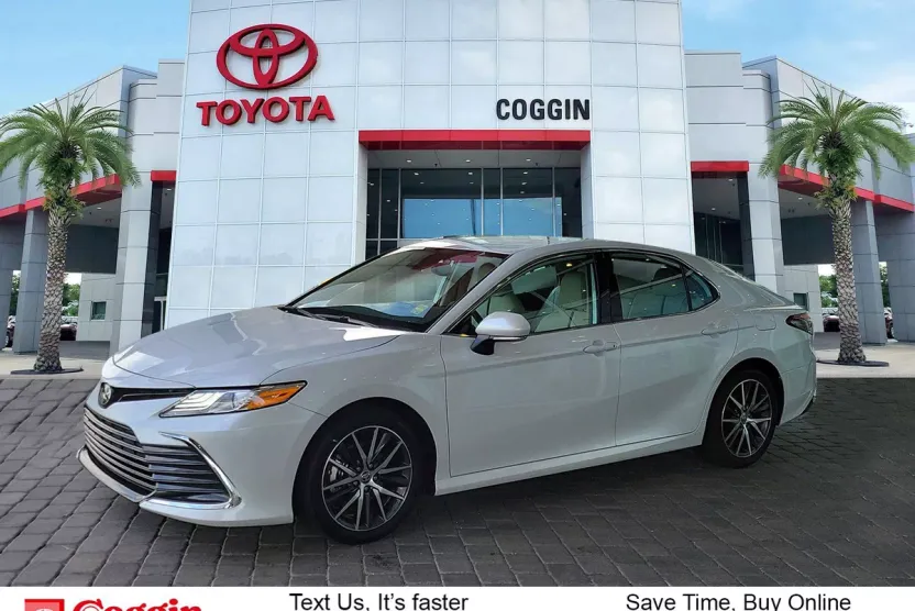 2024 Toyota Camry XLE photo 1