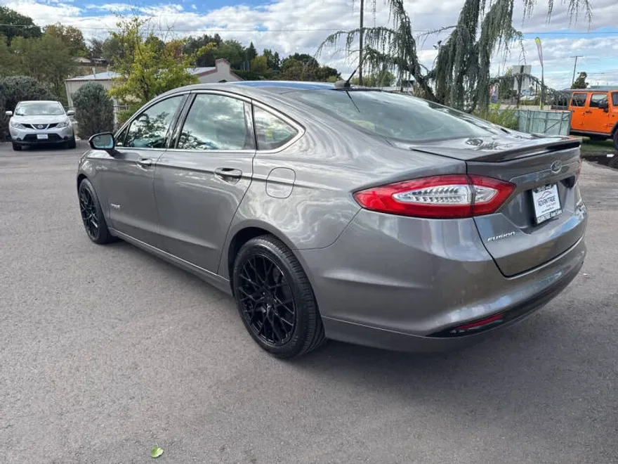 2013 Ford Fusion Hybrid Titanium photo 1
