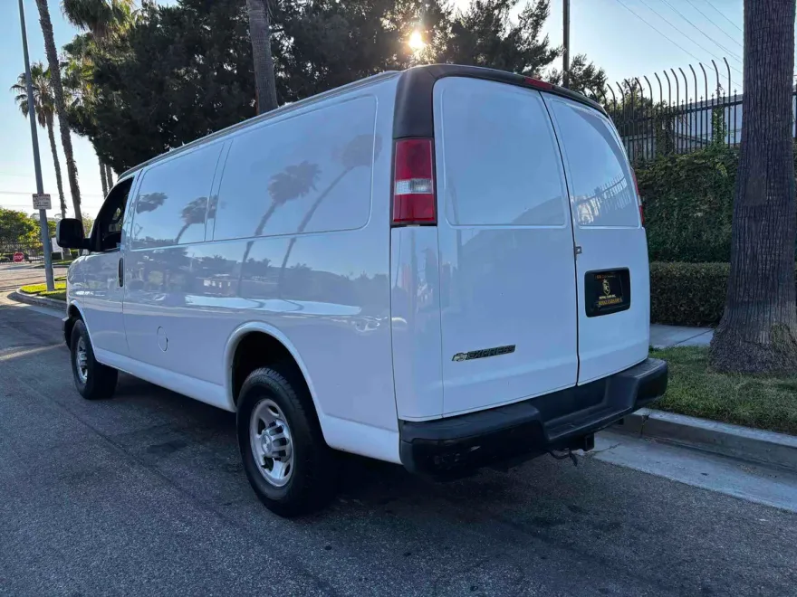 2017 Chevrolet Express Cargo Van 2500 photo 1