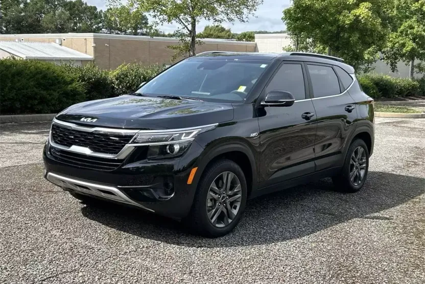 2023 Kia Seltos S photo 1