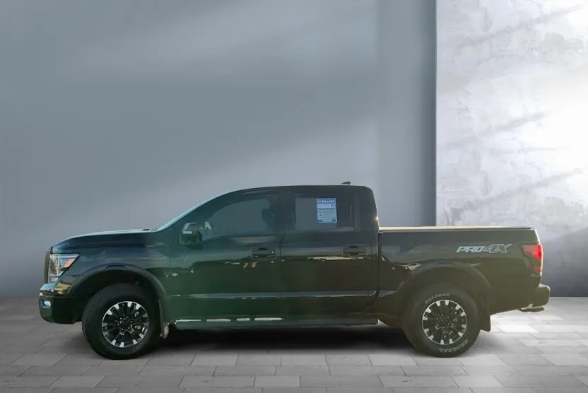 2022 Nissan Titan PRO-4X photo 1