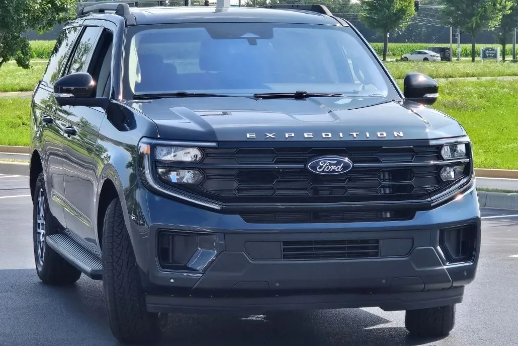 2025 Ford Expedition photo 1