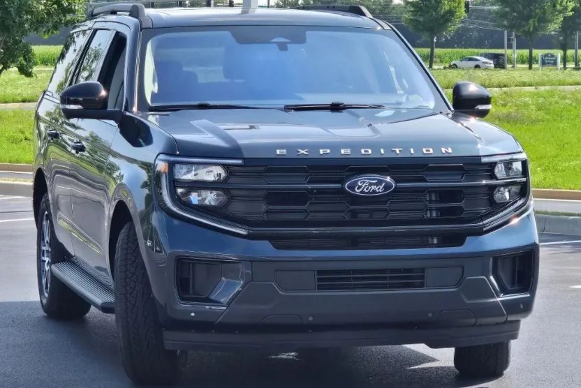 2025 Ford Expedition photo 1