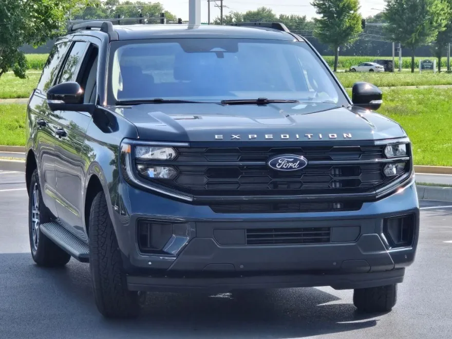 2025 Ford Expedition photo 1