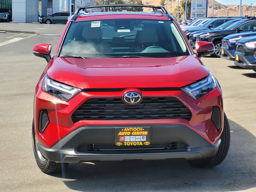 2025 Toyota RAV4 XLE photo 1