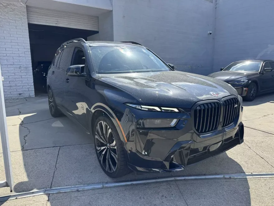 2023 Bmw X7 M60i photo 1