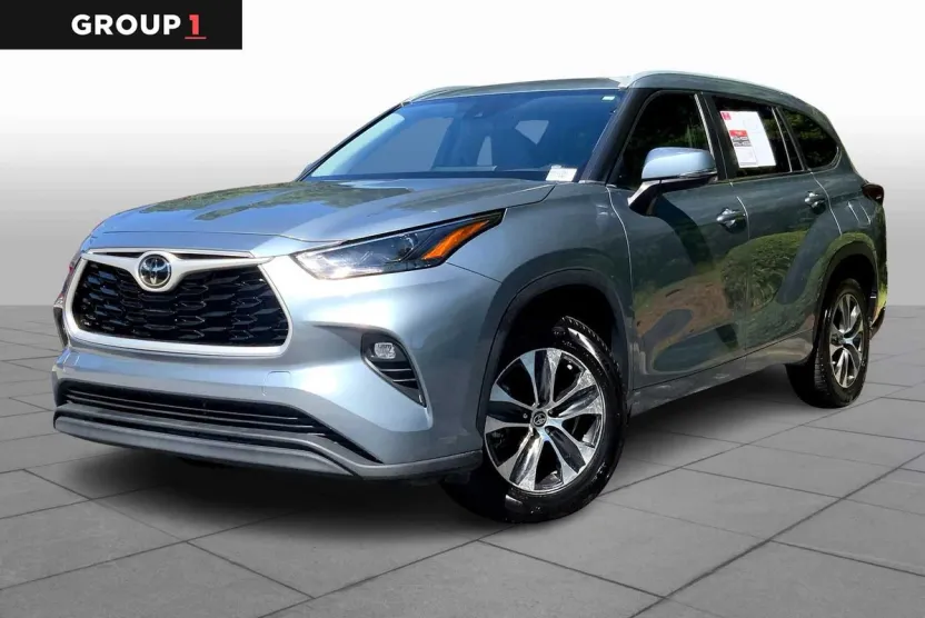 2023 Toyota Highlander XLE photo 1