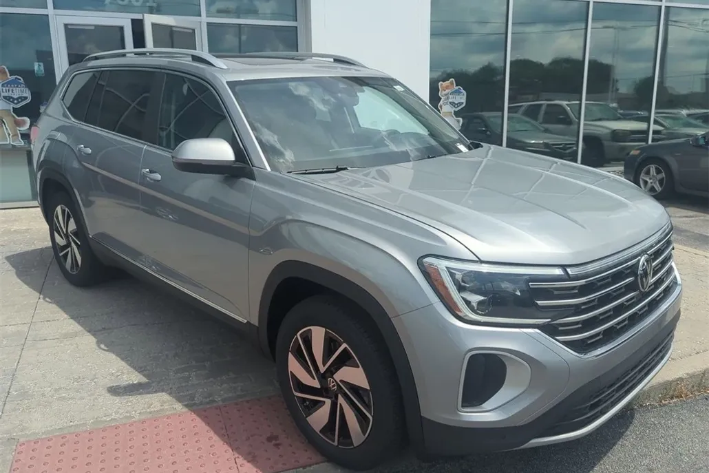 2025 Volkswagen Atlas SEL photo 1