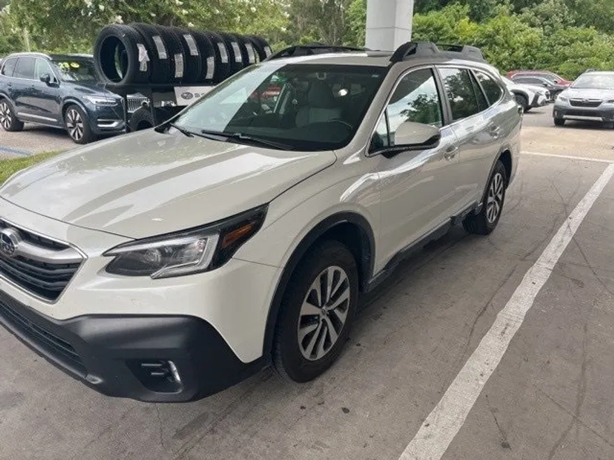2021 Subaru Outback Premium photo 1