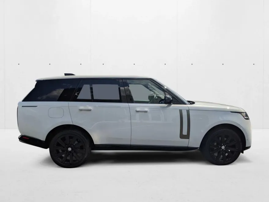 2023 Land Rover Range Rover SE photo 1