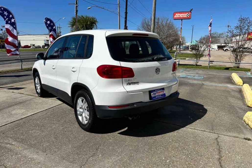 2012 Volkswagen Tiguan S photo 1