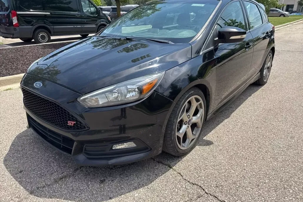 2017 Ford Focus ST photo 1