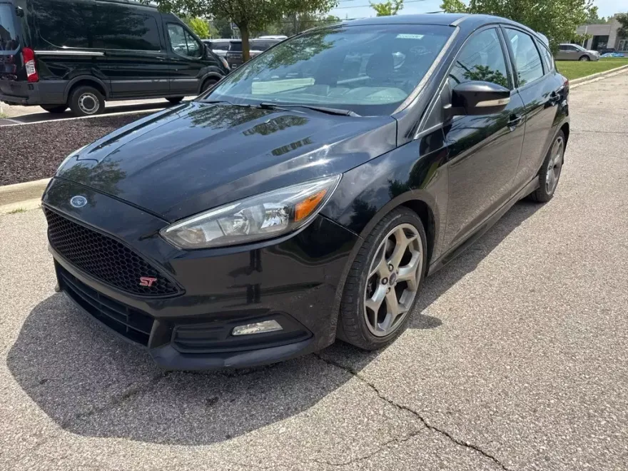 2017 Ford Focus ST photo 1