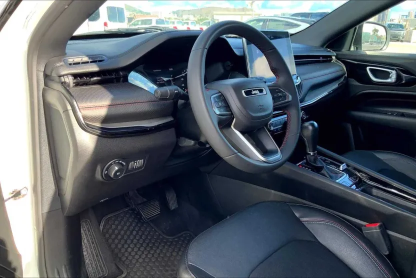 2023 Jeep Compass Trailhawk photo 1
