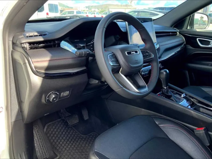 2023 Jeep Compass Trailhawk photo 1