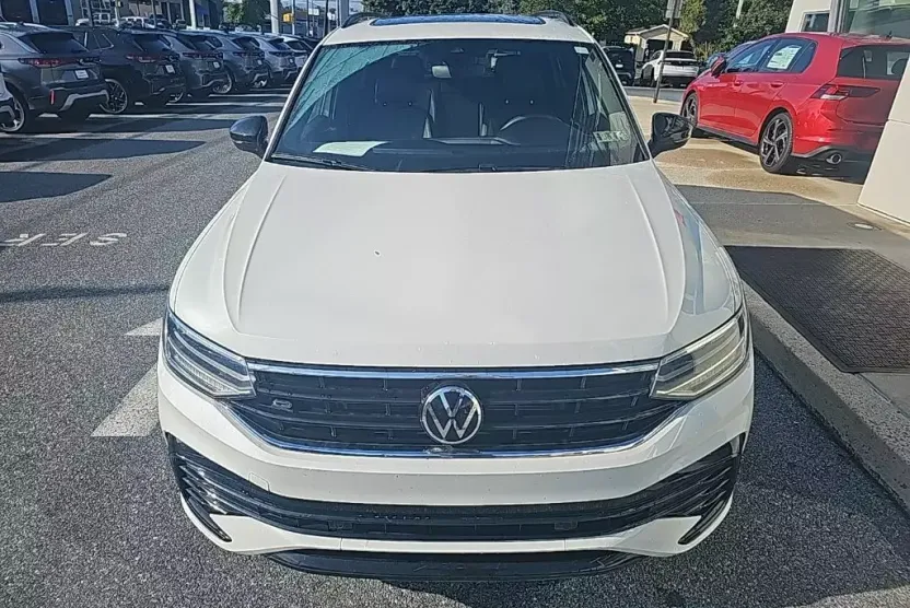 2023 Volkswagen Tiguan SE R-Line Black photo 1