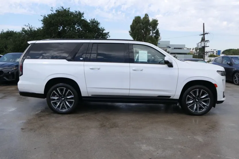 2023 Cadillac Escalade ESV Sport Platinum photo 1