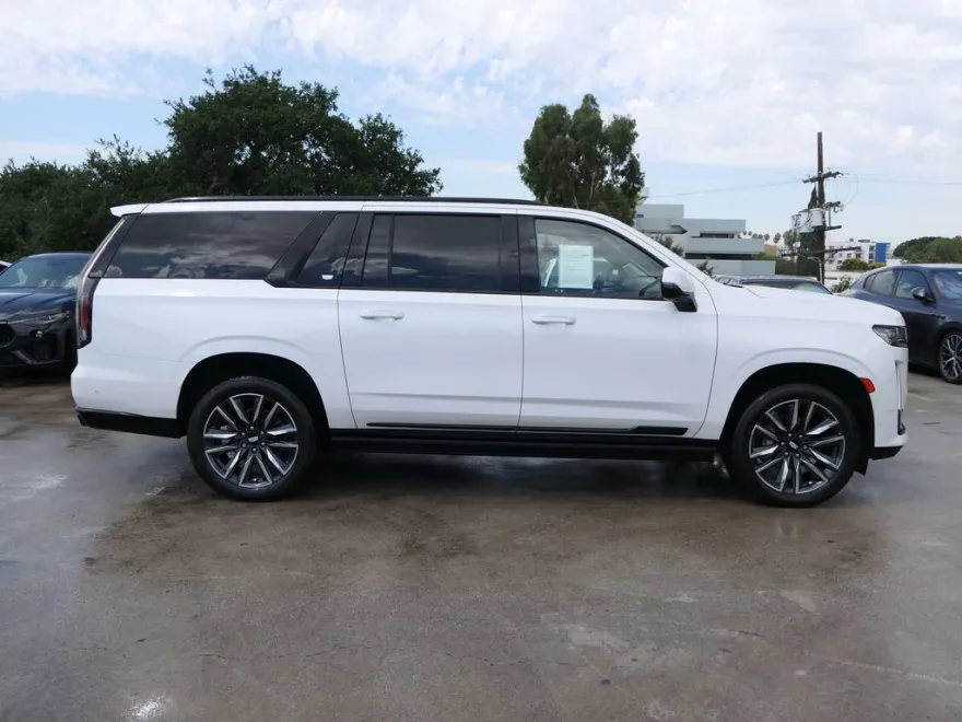 2023 Cadillac Escalade ESV Sport Platinum photo 1