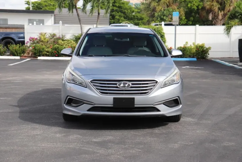 2016 Hyundai Sonata SE photo 1