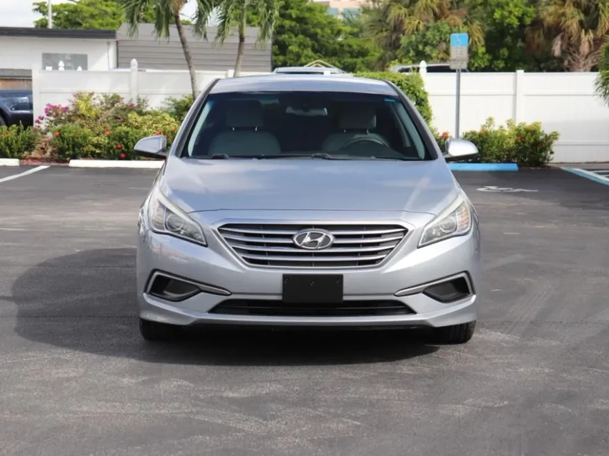 2016 Hyundai Sonata SE photo 1